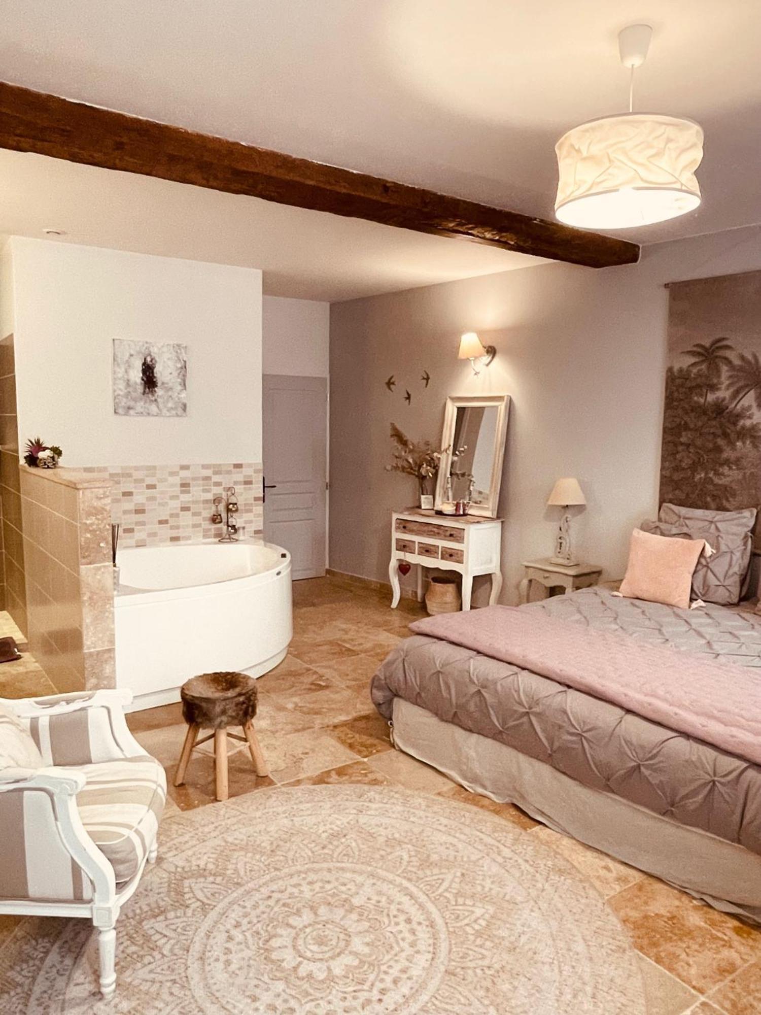 B&B Temps Suspendu Provence Перн-ле-Фонтен Номер фото