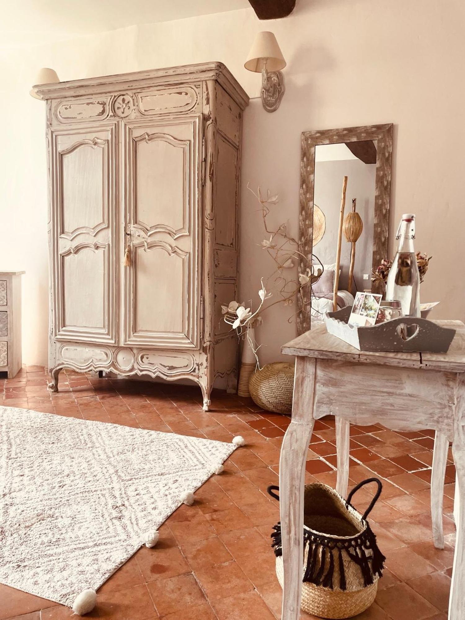 B&B Temps Suspendu Provence Перн-ле-Фонтен Номер фото
